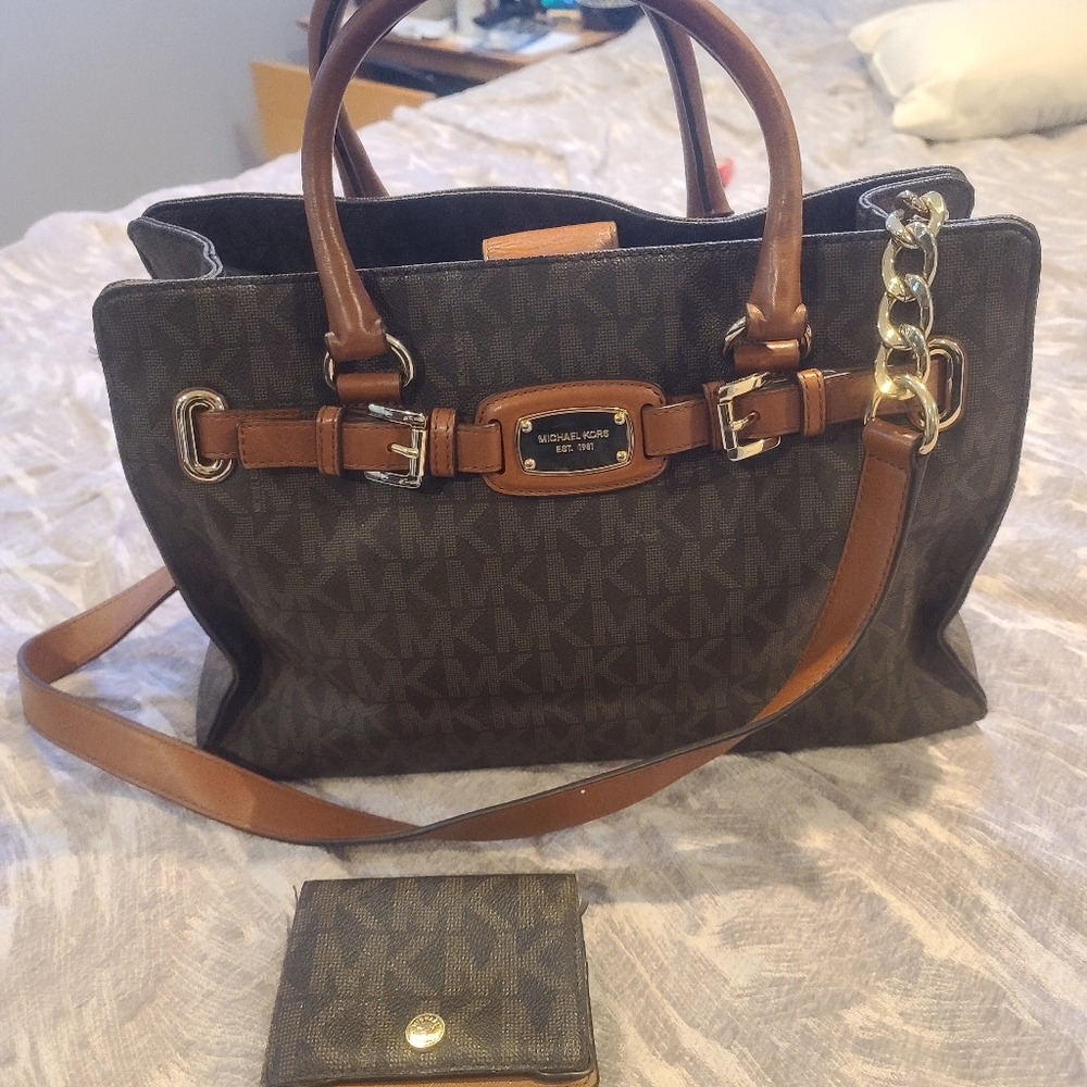 Michael kors signature Hamilton tote with wallet